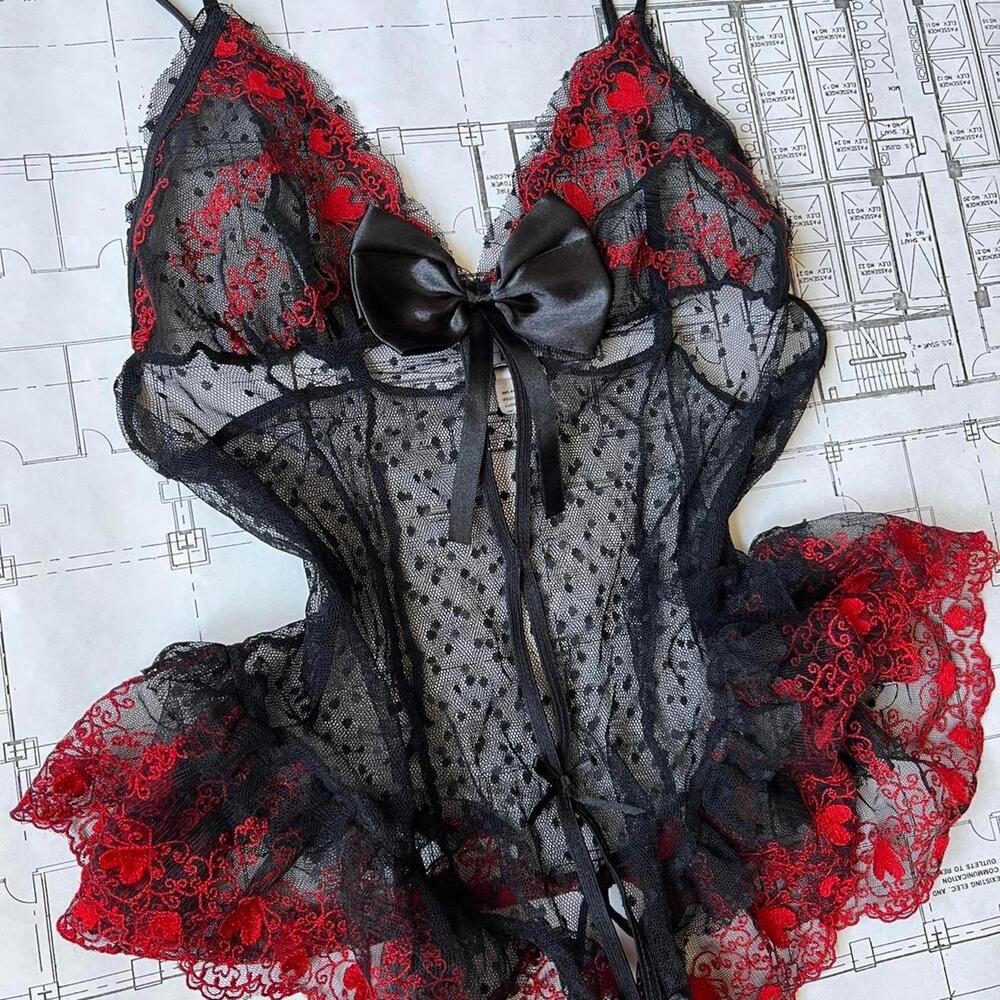 Vintage 90s vampy black and red bodysuit